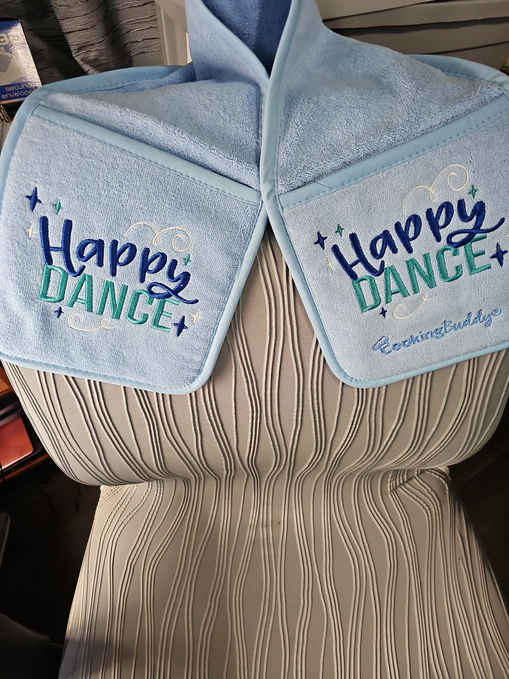 Cooking Buddy from Campanelli Products QVC Over Shoulder Oven Mitt - HAPPY DANCE